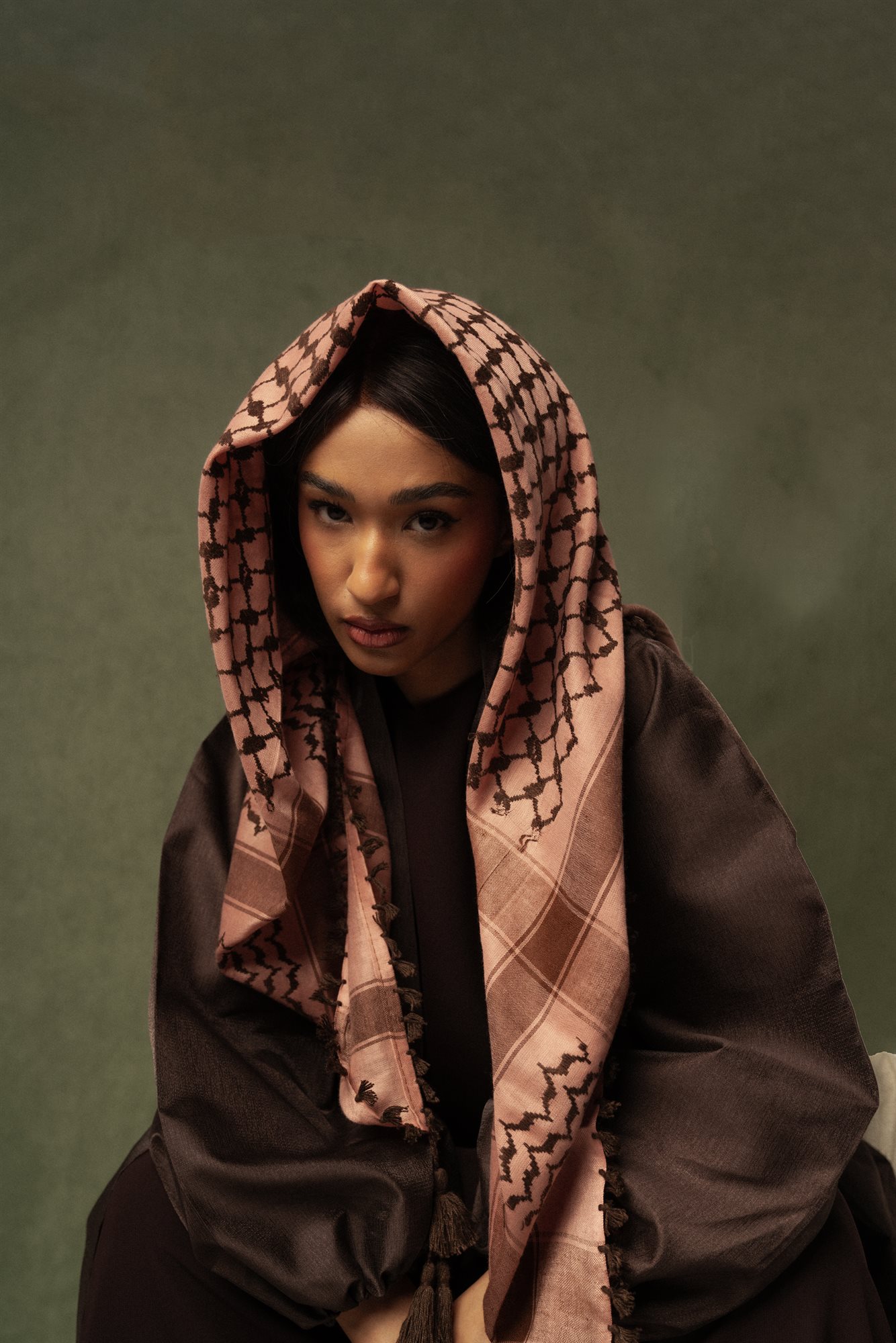 Al-shemagh Alkhrabazi, pink shemagh portrait
