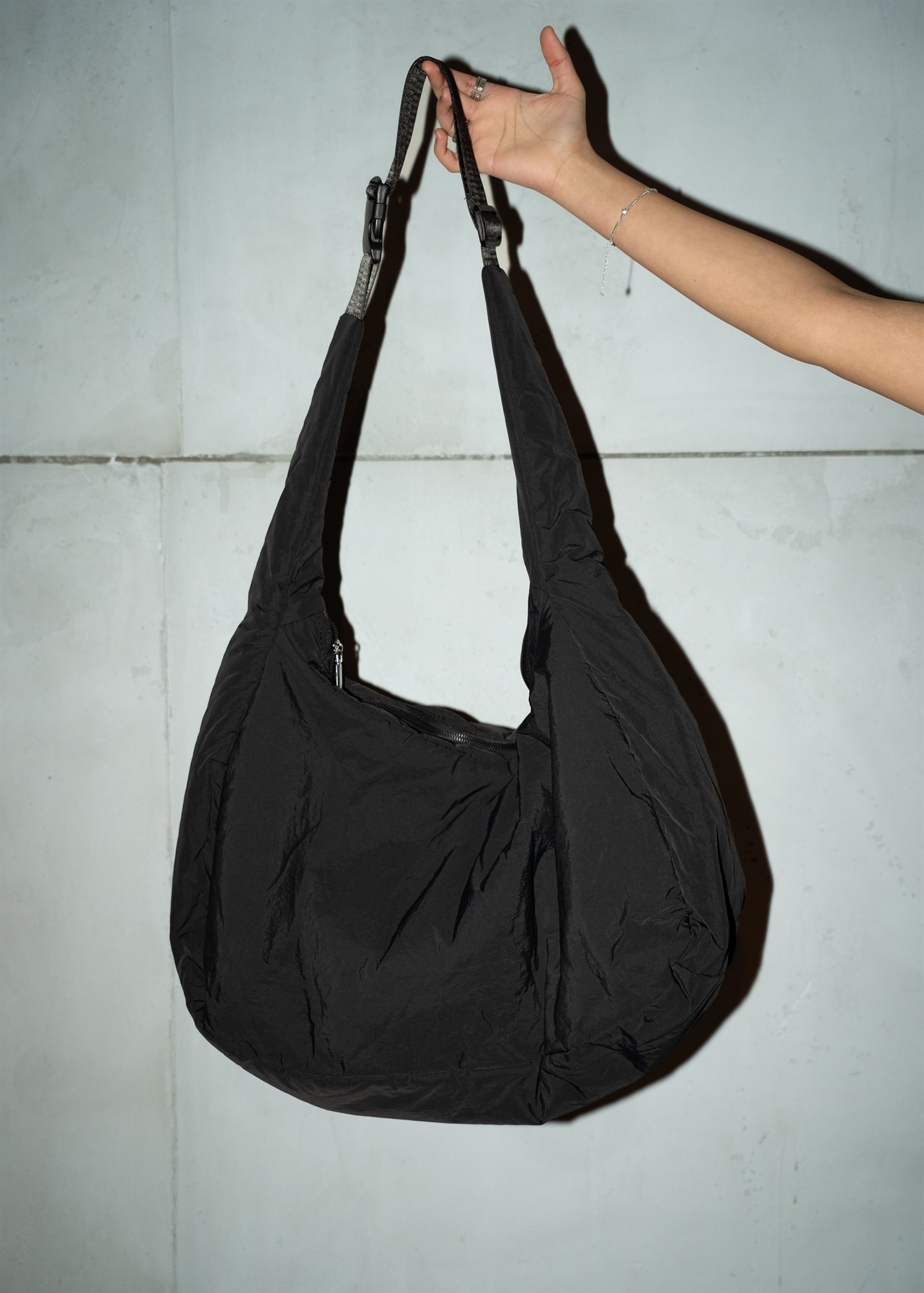 Chow, the bag in still life